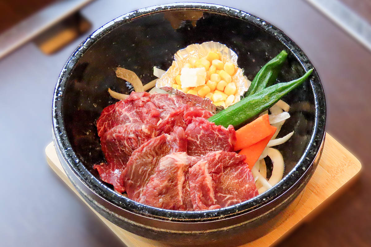 HAYA江ノ島店が提供する石焼和牛ハラミランチ